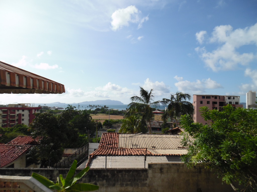 CASA EN VENTA EN PUERTO LA CRUZ SECTOR LATINIA