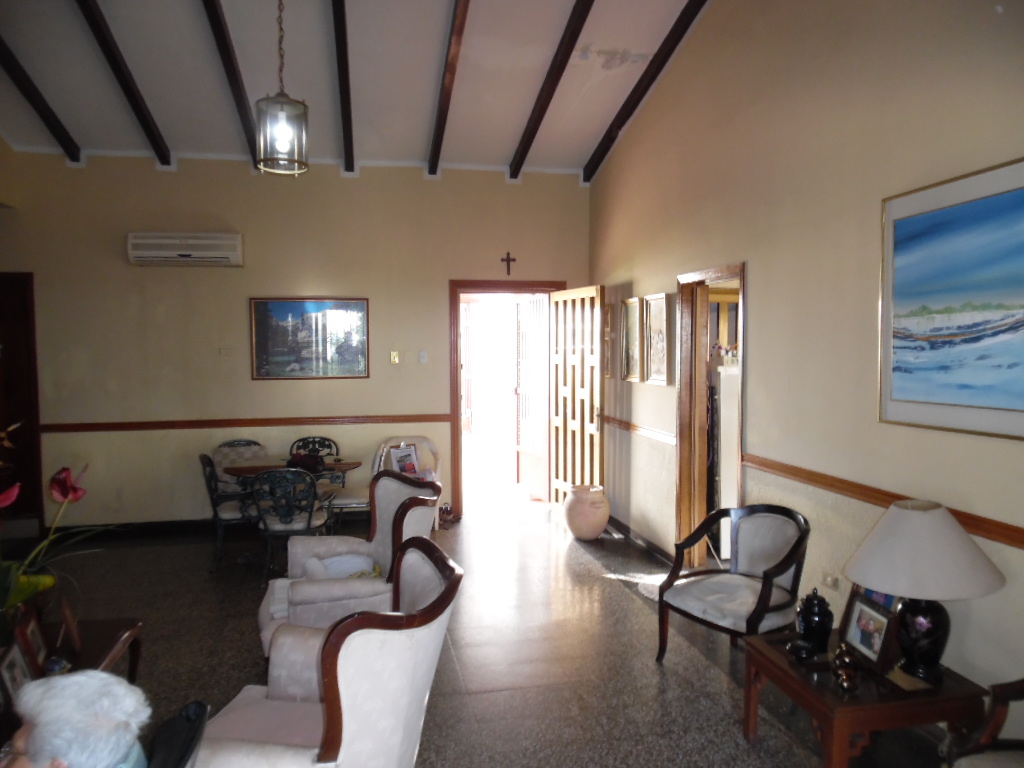 CASA EN VENTA EN PUERTO LA CRUZ SECTOR LATINIA