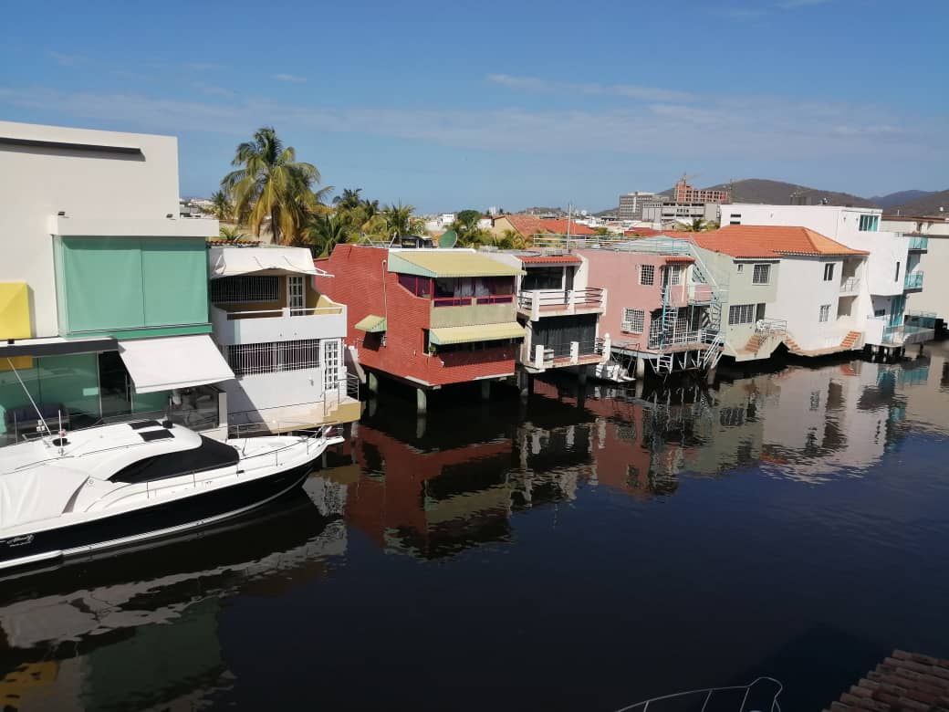 CASA EN VENTA EN LECHERÍA CASAS BOTES C – COMPLEJO TURÍSTICO EL MORRO