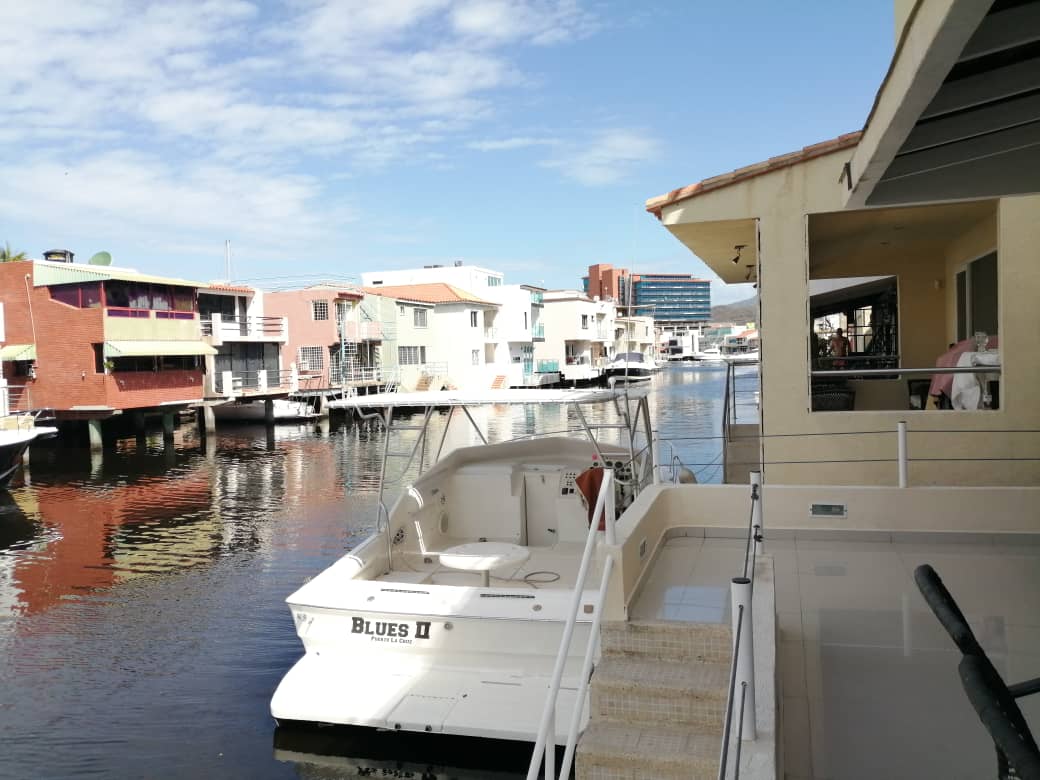 CASA EN VENTA EN LECHERÍA CASAS BOTES C – COMPLEJO TURÍSTICO EL MORRO