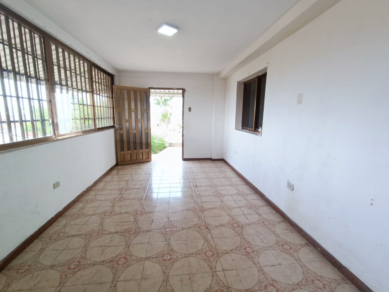 CASA EN VENTA EN PUERTO LA CRUZ SECTOR LATINIA