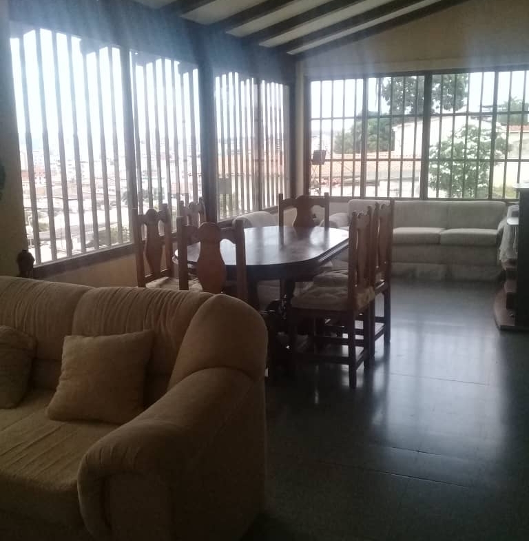 CASA EN VENTA EN PUERTO LA CRUZ SECTOR LATINIA