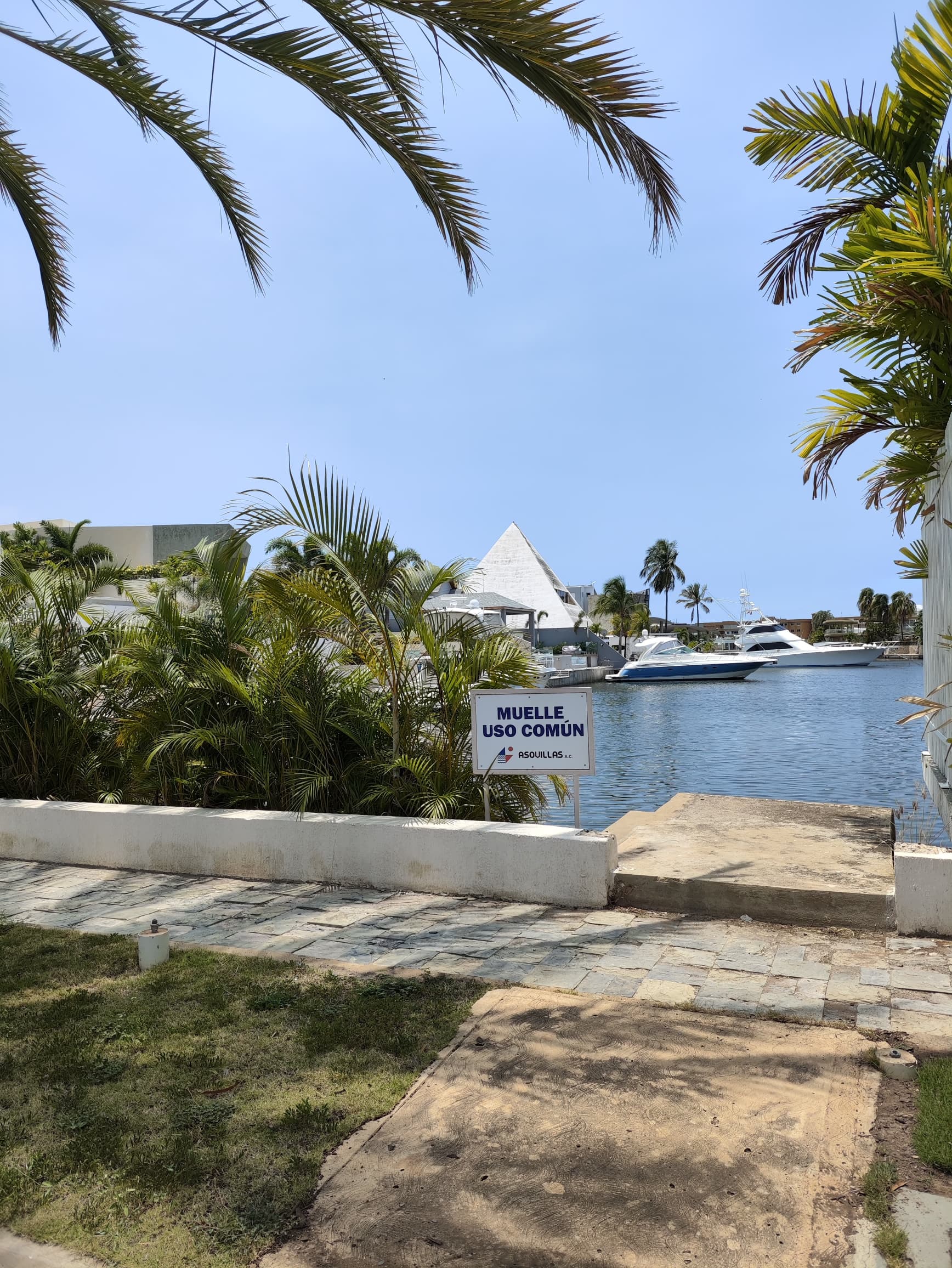 VENTA, CASA EN LAS VILLAS, LECHERÍA