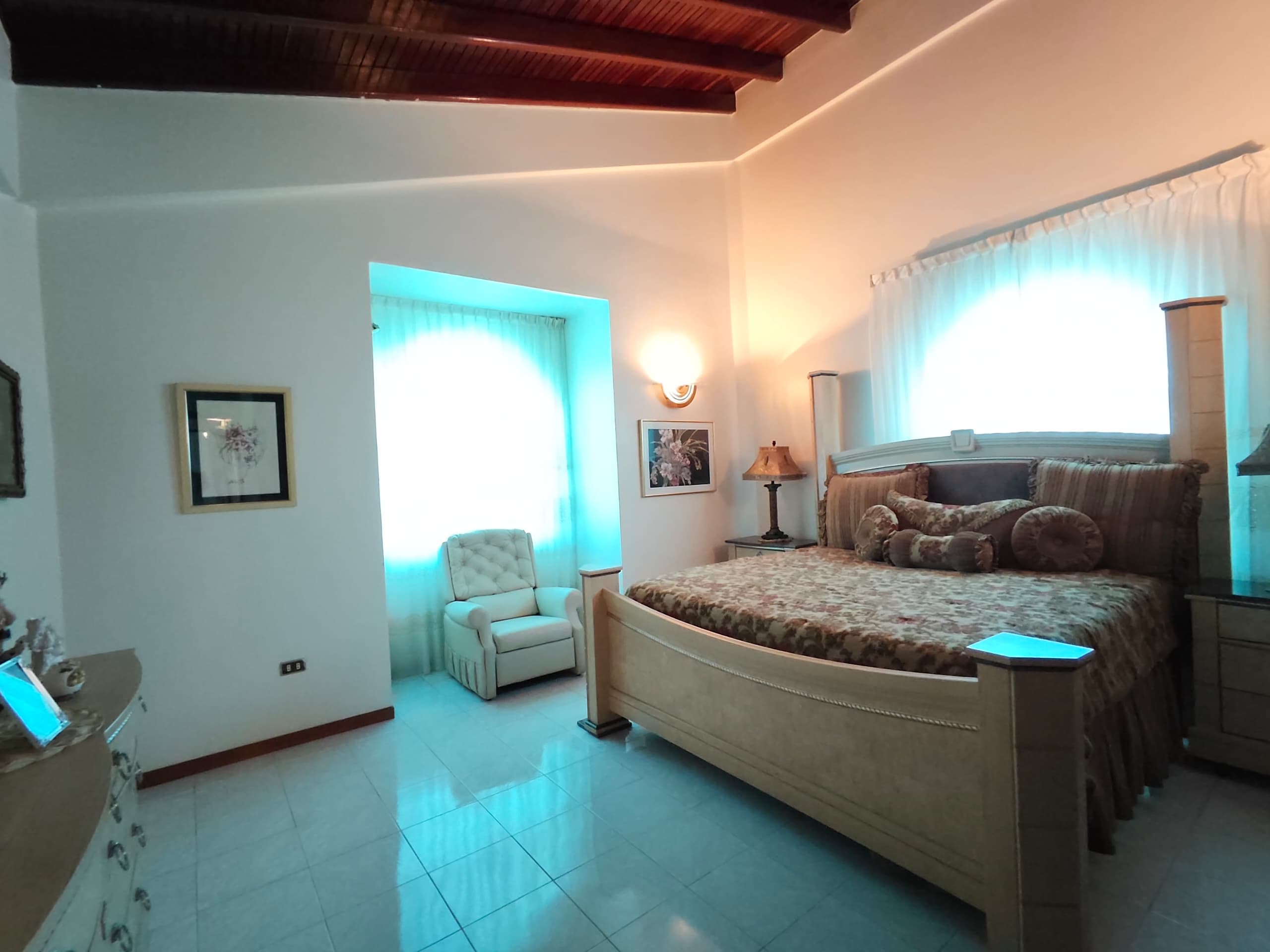 VENTA, CASA EN LAS VILLAS, LECHERÍA