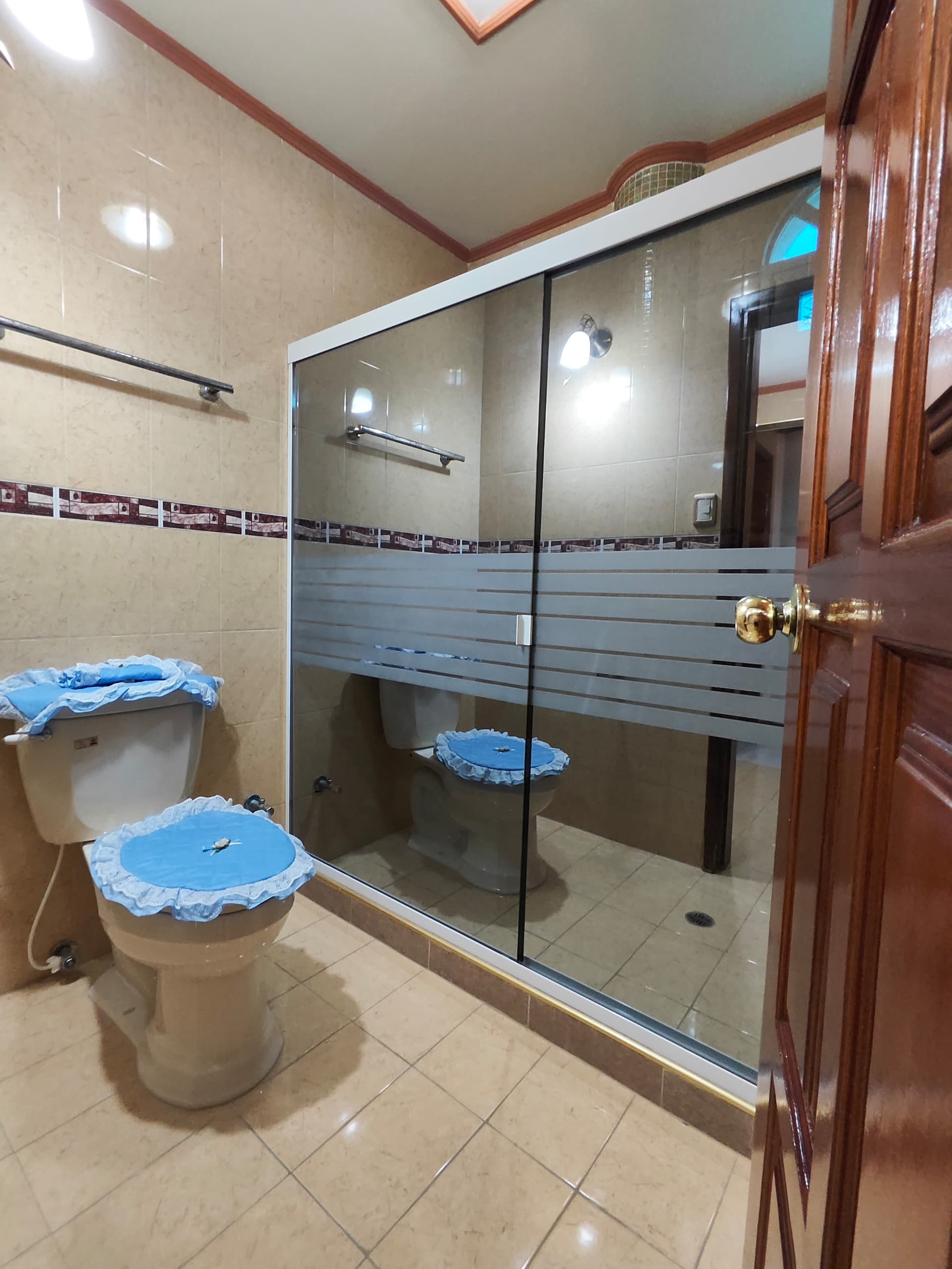 VENTA, CASA EN LAS VILLAS, LECHERÍA