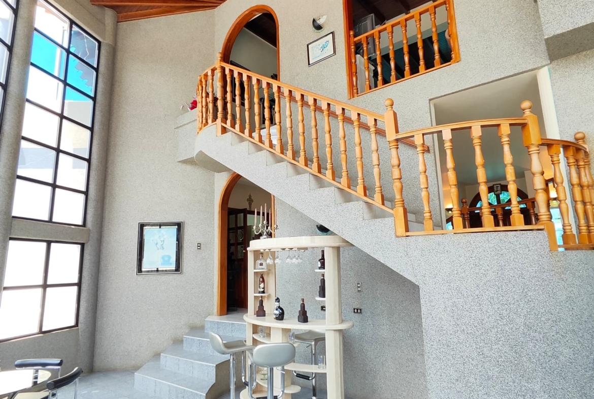 VENTA, CASA EN LAS VILLAS, LECHERÍA