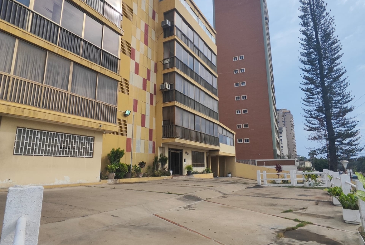 APARTAMENTO EN EL CONJUNTO RESIDENCIAL EMY, SECTOR LATINIA, PUERTO LA CRUZ