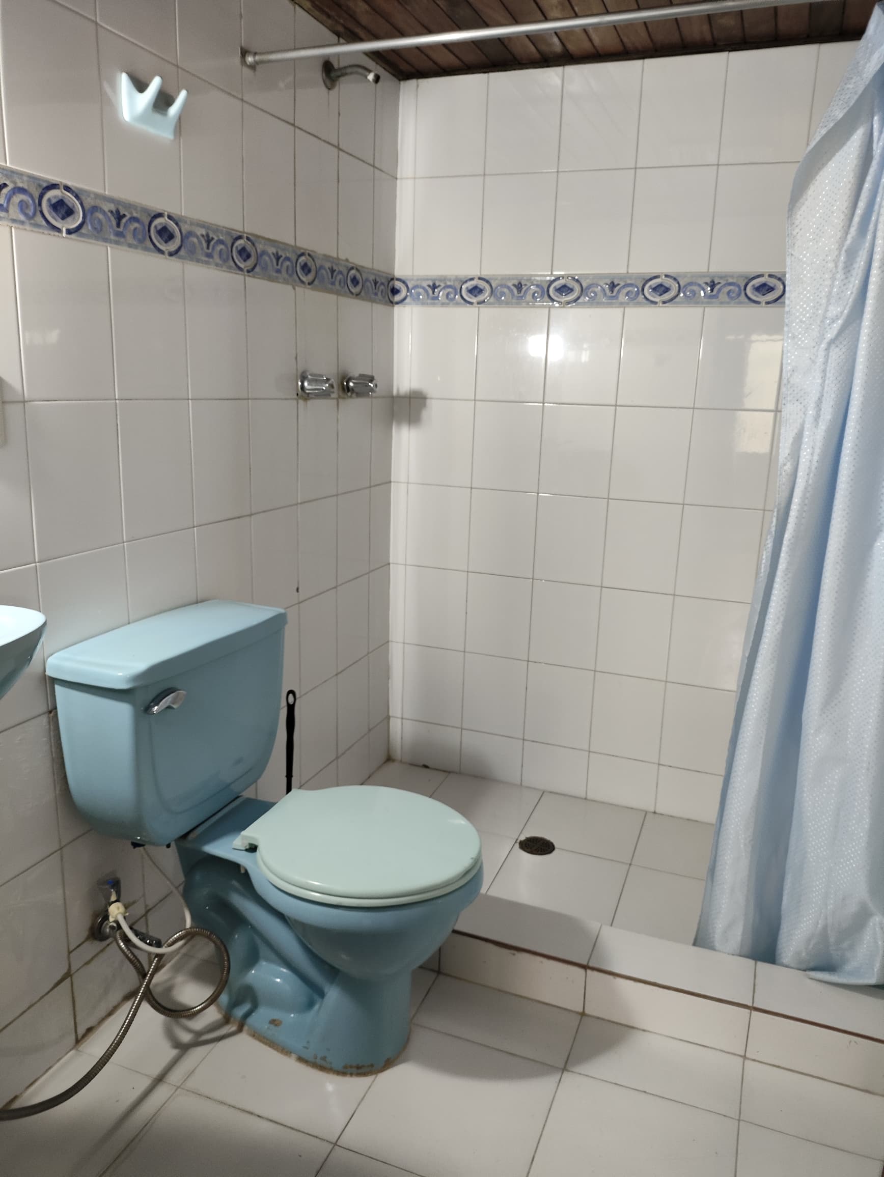 APARTAMENTO EN EL CONJUNTO RESIDENCIAL EMY, SECTOR LATINIA, PUERTO LA CRUZ