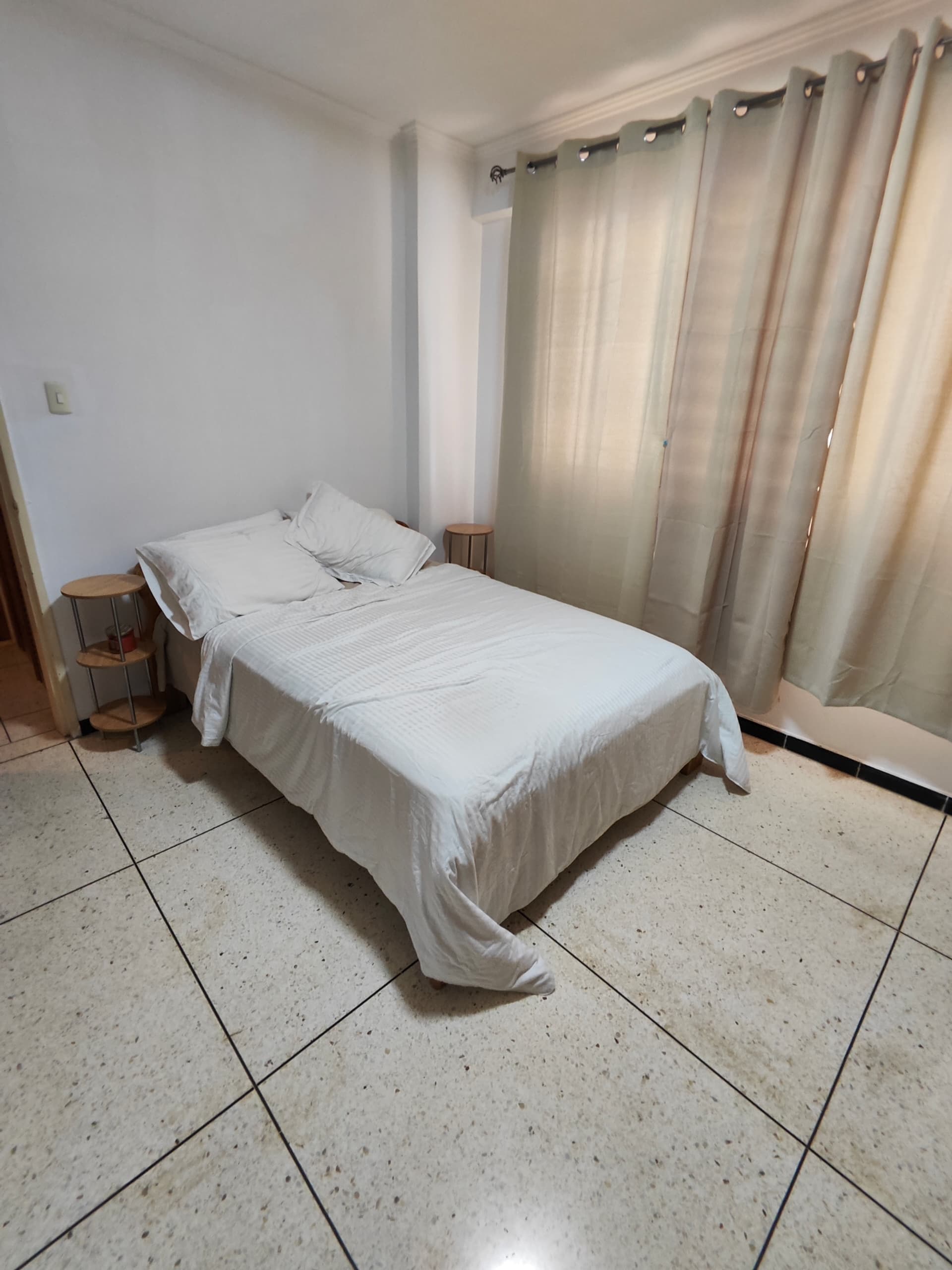 APARTAMENTO EN EL CONJUNTO RESIDENCIAL EMY, SECTOR LATINIA, PUERTO LA CRUZ