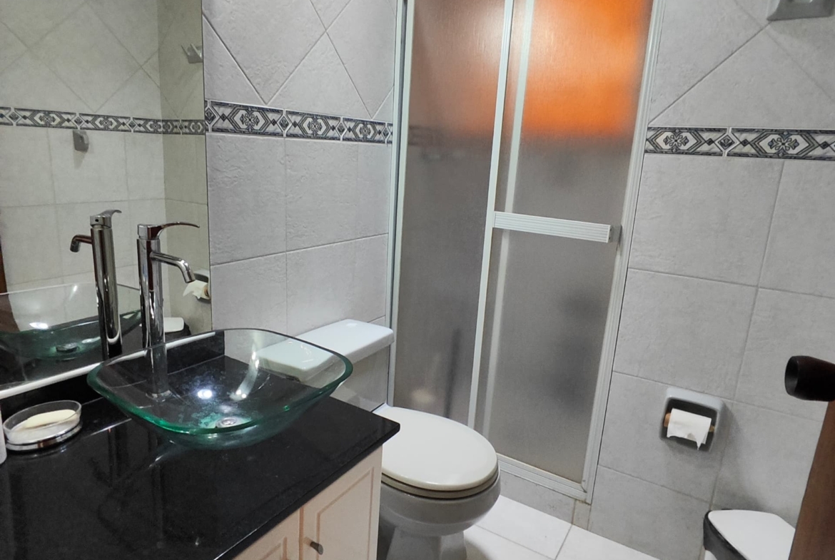 APARTAMENTO EN EL CONJUNTO RESIDENCIAL EMY, SECTOR LATINIA, PUERTO LA CRUZ
