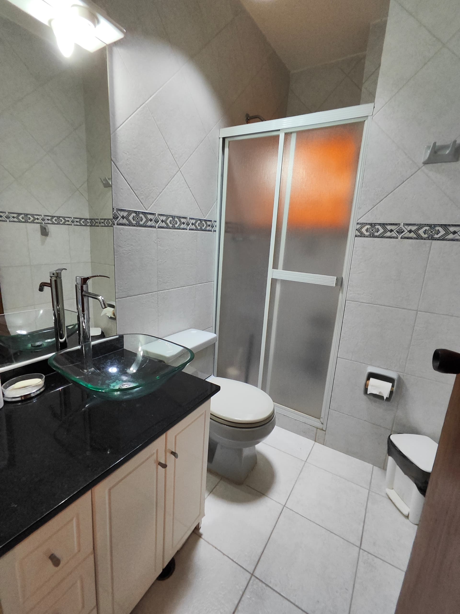 APARTAMENTO EN EL CONJUNTO RESIDENCIAL EMY, SECTOR LATINIA, PUERTO LA CRUZ