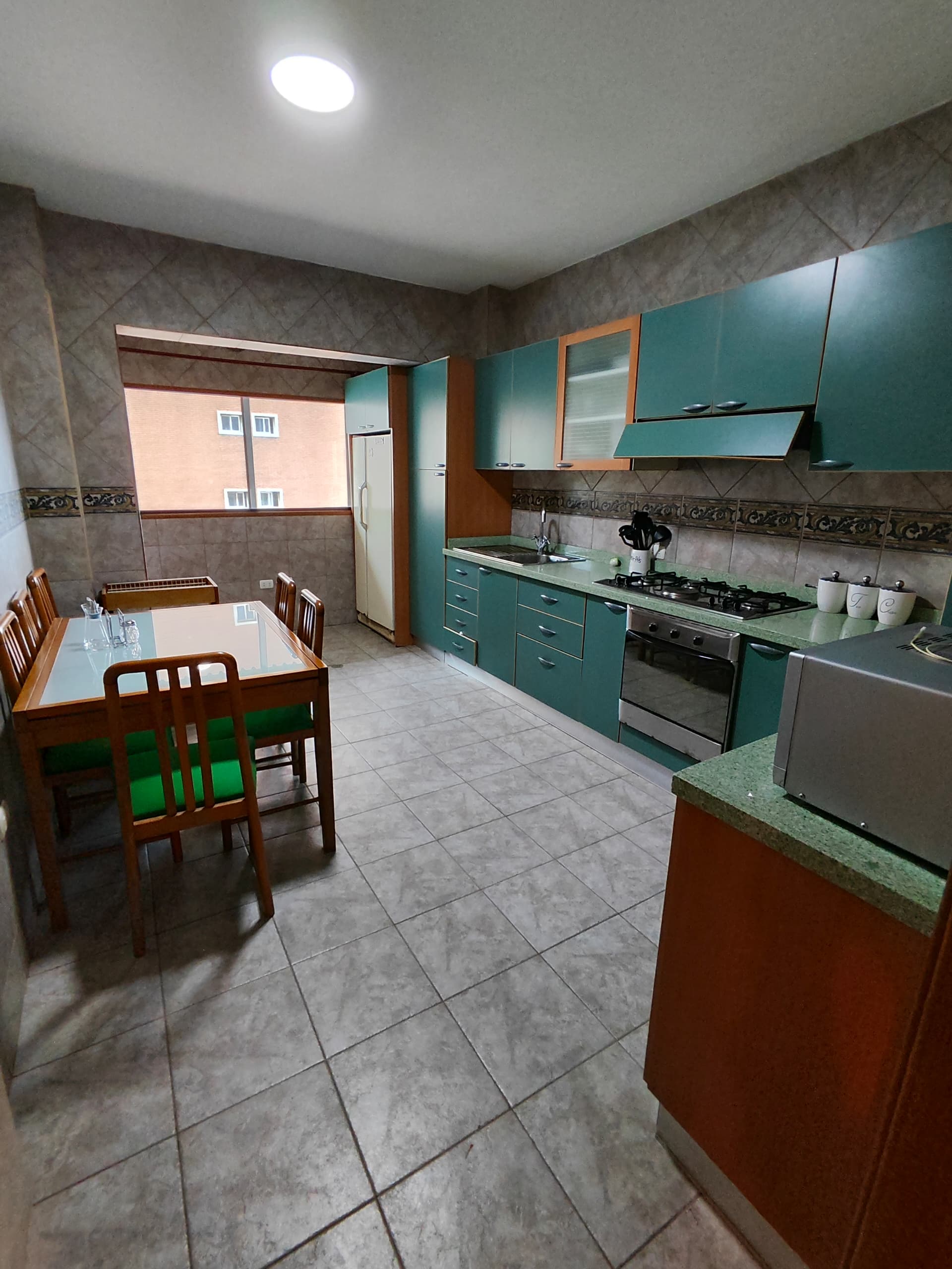 APARTAMENTO EN EL CONJUNTO RESIDENCIAL EMY, SECTOR LATINIA, PUERTO LA CRUZ